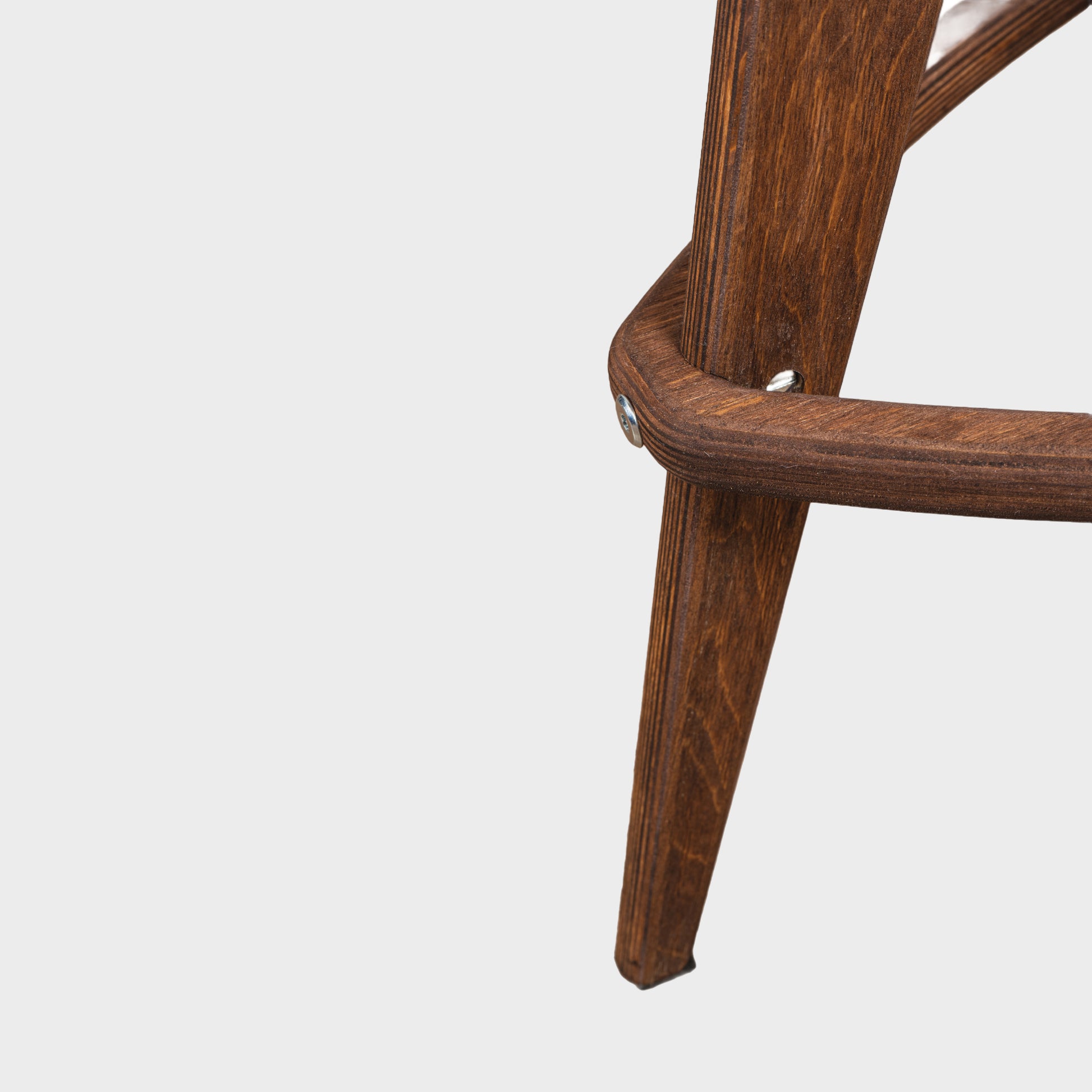 HOF Clover Stool – Stylish, Sturdy, and Comfortable