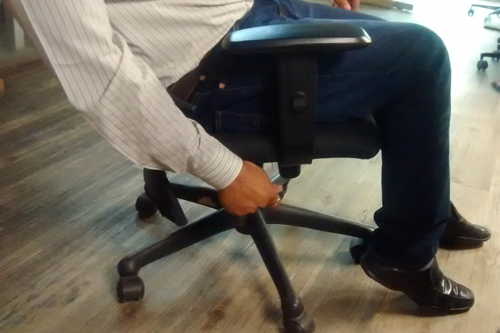 How To Fix A Squeaking Office Chair 1024x682 